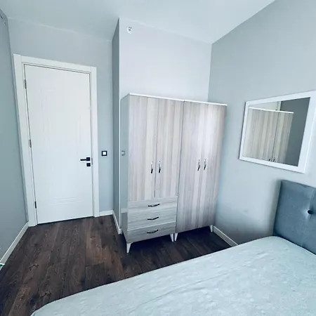 Lux Next To Mall Apartment
