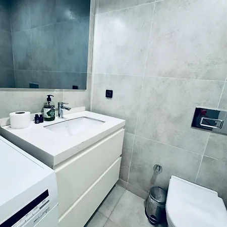 Lux Next To Mall Apartment Istanbul