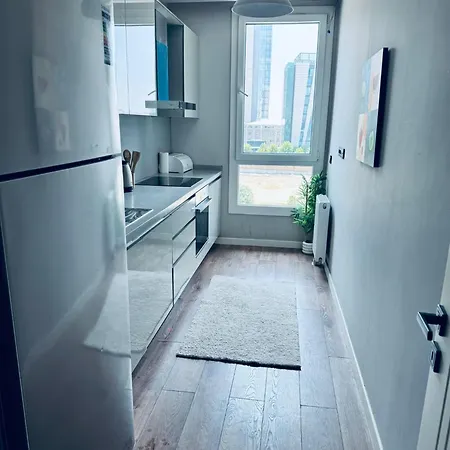 Lux Next To Mall Apartment