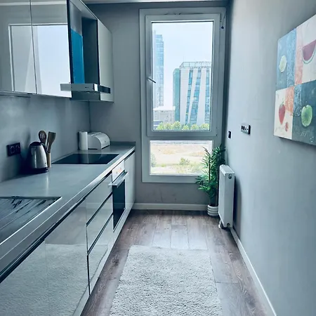 Apartment Lux Next To Mall *