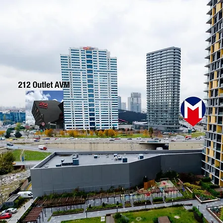 Lux Next To Mall Istanbul