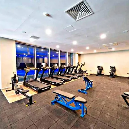 Lux Next To Mall شقة